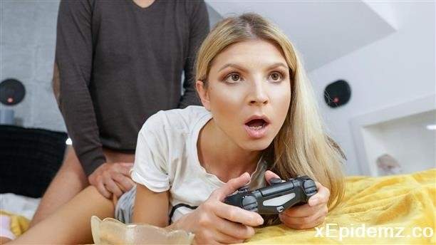 Gina Gerson - Gamer Girl Focus (2021/ExxxtraSmall/SD)