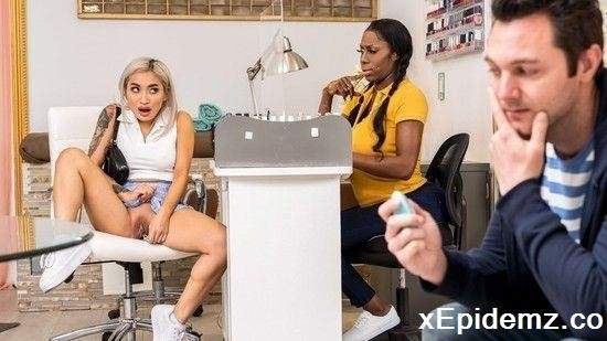 Avery Black, Ebony Mystique - Sneaky Vibrator Salon Sex (2022/HotAndMean/SD)