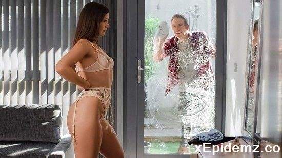 Ruby Sims - Window Teaser And The Pussy Pleaser (2022/BrazzersExxtra/SD)