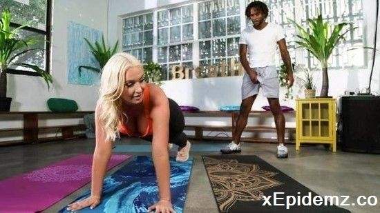 Kate Dee - Working Out Kate (2022/BrazzersExxtra/HD)