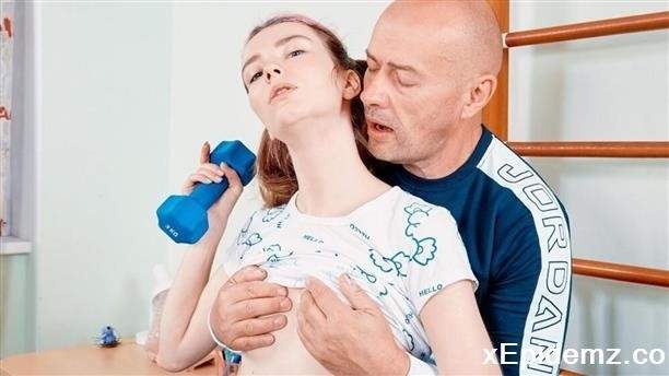 Alice Paradise - Cutie Puts Away Dumbbells To Suck A Dick (2022/OldGoesYoung/FullHD)