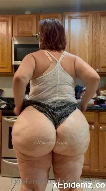 Hourglassleigh - You Know Mama Be Cookin (2020/Onlyfans/SD)