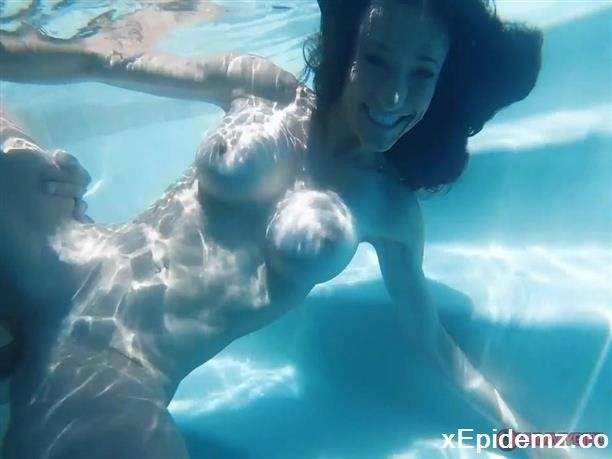 Sofie Marie - Underwater Creampie 6 (2022/SofieMarieXXX/SD)