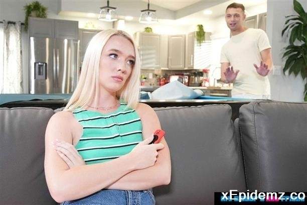 Juliette Mint  - Petite Blonde Teen, Juliette Mint,Discovers Her Friends Brother Has A Big Dick And Now She Wants It! (2022/MySistersHotFriend/SD)