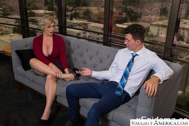 Dee Williams  - Big Tit Boss Dee Williams Gives Feet Rubbing Intern An After Hours Fuck (2022/NaughtyAmerica/HD)