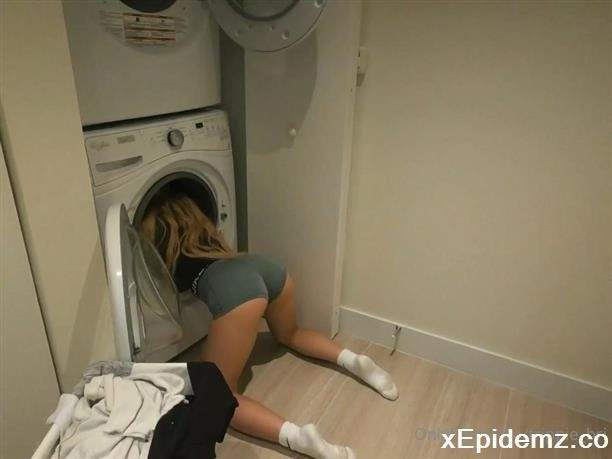 TrippieBri - Stuck In The Dryer (2023/Onlyfans/HD)