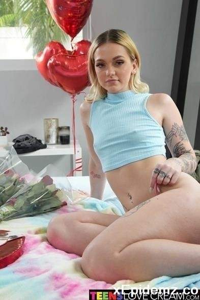 Joey White  - Tattooed Blonde Joey White Gets A Cream Pie From Moms Boyfriend This Valentines Day (2023/TeensLoveCream/HD)