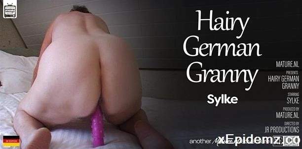 Sylke - German Granny Sylke Plays With Her Hairy Pussy In The Shower (2023/Mature/SD)