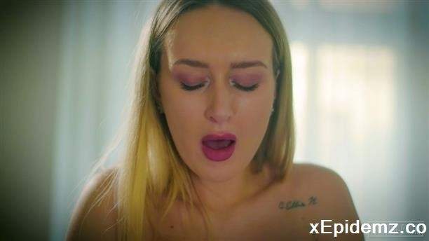 Elena Lux - Luxury Girl Wet Her Panties (2023/Fitting-Room/FullHD)