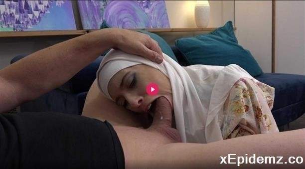Safira Yakkuza - Hot Wife In Hijab Has A Sexy Surprise For Her Husband (2023/SexWithMuslims/FullHD)