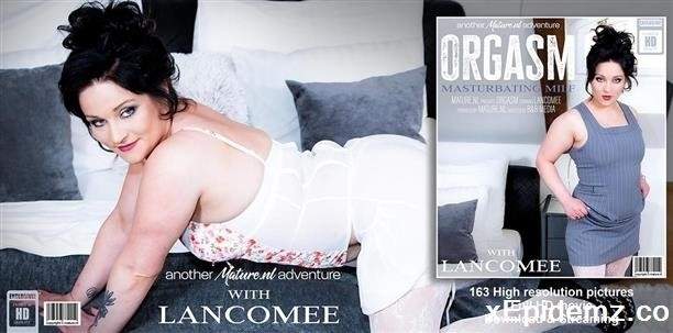 Lancomee - Lancomee Is A Shaved Milf That Loves To Play With Her Pussy In Bed Getting An Orgasm (2023/Mature/FullHD)