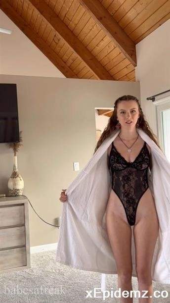 Babesafreak - Stepbrother Helps Choose A Bathing Suit (2023/Onlyfans/SD)