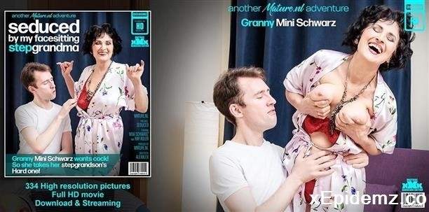 Mini Schwarz - Mini Schwarz Is A Horny Facesitting Granny That Wants Her Stepgrandsons Hard Cock In Her (2024/Mature/FullHD)