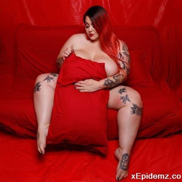 Amateurs - Bbw Fucks Thin Man In Passionate Red Room (2024/ManyVids/HD)