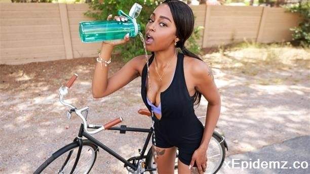 Destiny Mira - Cyclist Sweat Leads To Shower Sex (2024/BrazzersExxtra/FullHD)